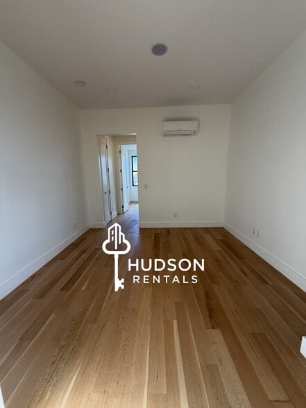 50 Grace St 3L - 52 Grace St
