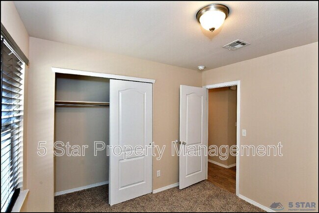 Building Photo - 916 Villa Seca Dr