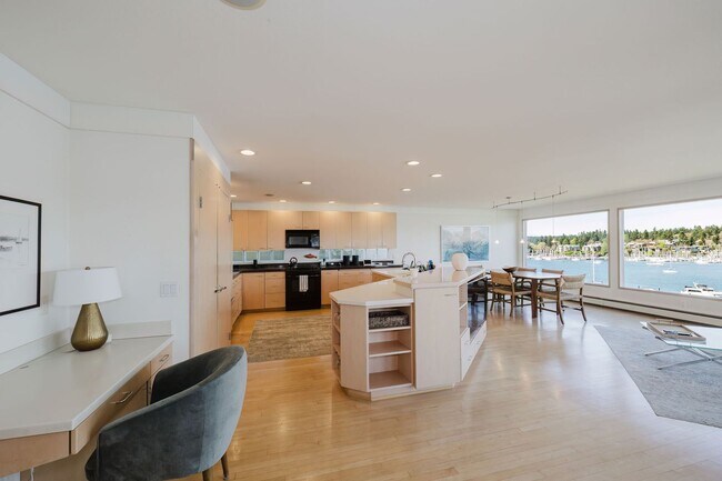 Building Photo - Furnished Bainbridge Island Waterfront Home with Incredible Views