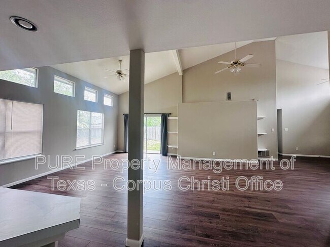 Building Photo - 4006 Panama Dr