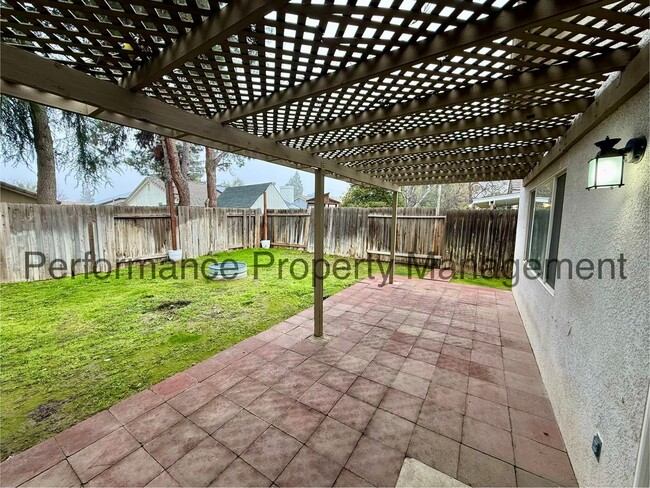 Building Photo - Stunning 4 Bed/2 Bath Riverlakes Home w/ Solar & $0 Deposit Option