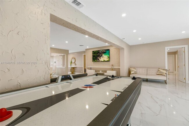 Building Photo - 1960 Coral Reef Dr