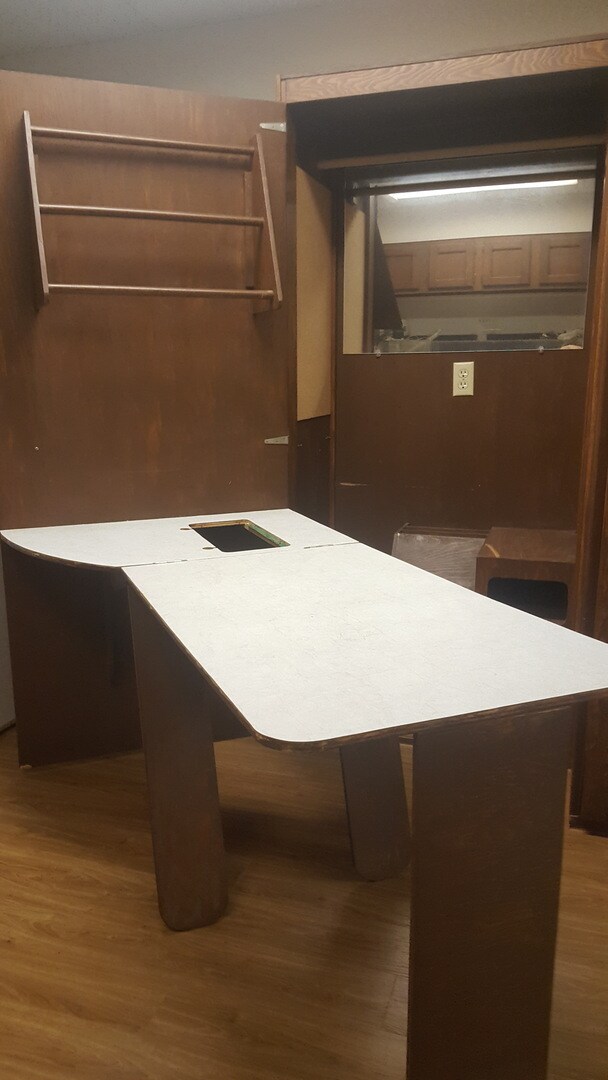 Building Photo - Raleigh Hills Beauty! XL Yard & Attached Garage! Dogs OK!