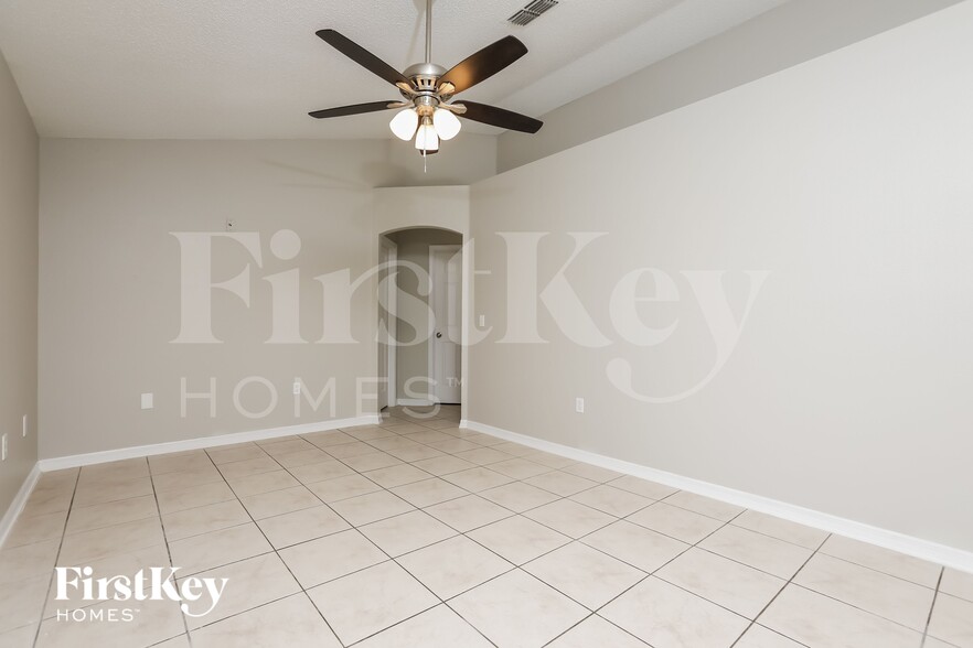 Building Photo - 662 Armadillo Dr