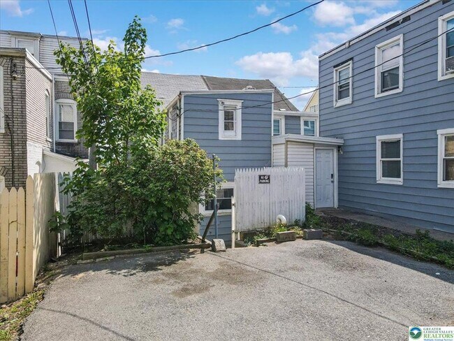 Building Photo - 841 Jackson St