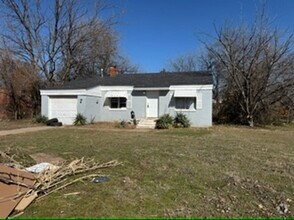 Building Photo - NEWLY RENOVATED 2 BEDROOM HOME!