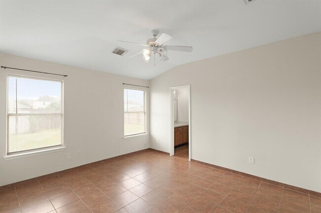 Building Photo - 1907 Wooded Acres Dr