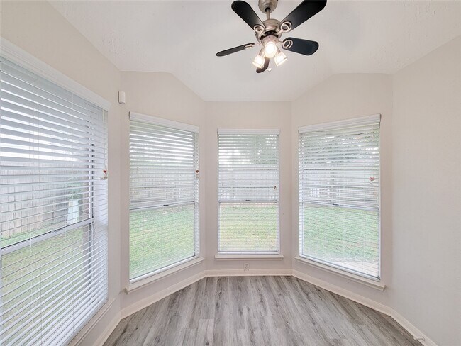 Building Photo - 3610 Honey Creek Dr