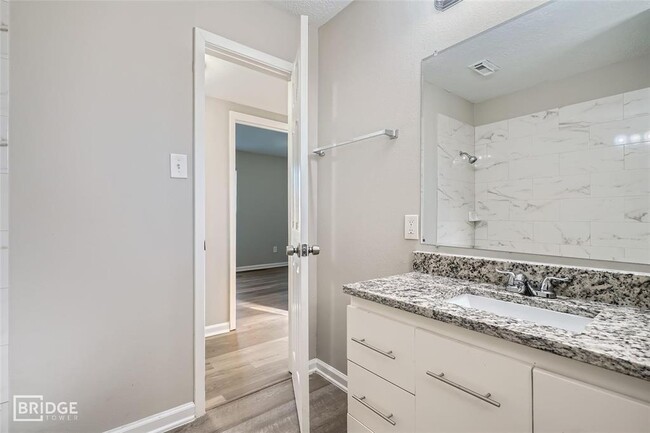Building Photo - 2801 Custer Dr
