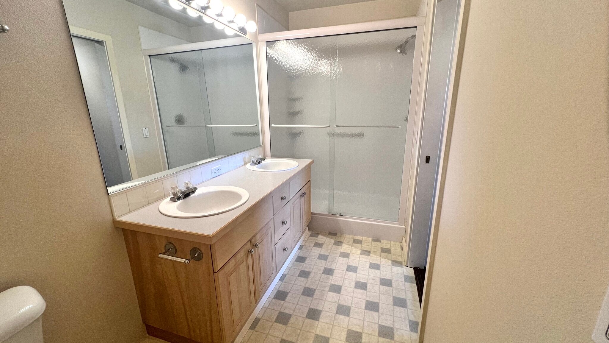 Master Bathroom - 15340 Macadam Rd S