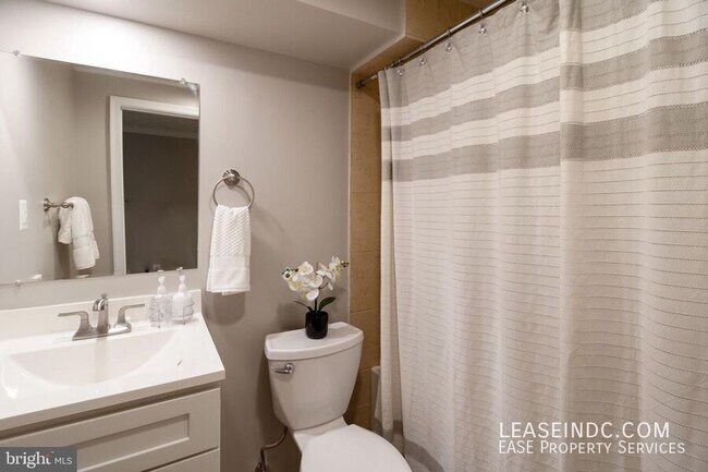 Building Photo - 1441 Clifton St NW