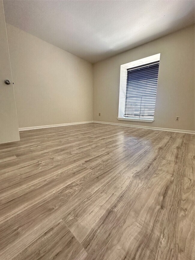 Building Photo - 8421 Hearth Dr