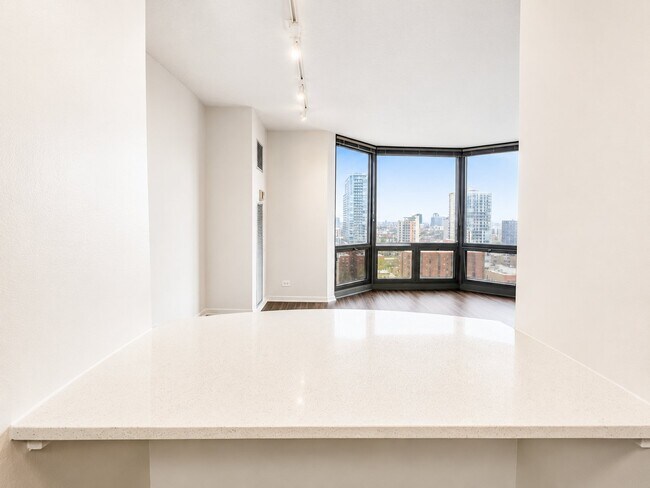 Building Photo - 1122 N Dearborn St