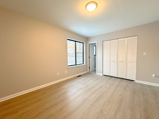 Building Photo - 3 Bedroom/2Bath Ranch inside Lake Monticello Community