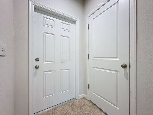 Building Photo - Dream Townhome in Magnolia Grove, Davenport !