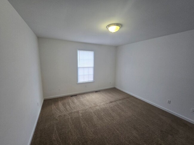 Building Photo - 3 bedroom rancher  in City of Colonial Hei...
