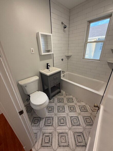 Building Photo - 86A Quincy St