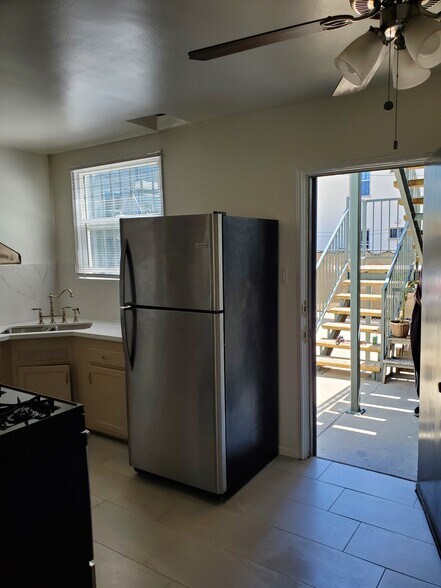 kitchen to back porch - 3526 Farmdale Ave