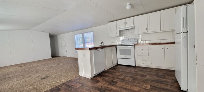 Building Photo - Ready to Move in