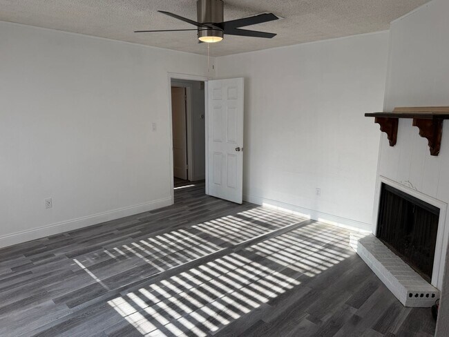 Building Photo - 4345 Cunningham Dr