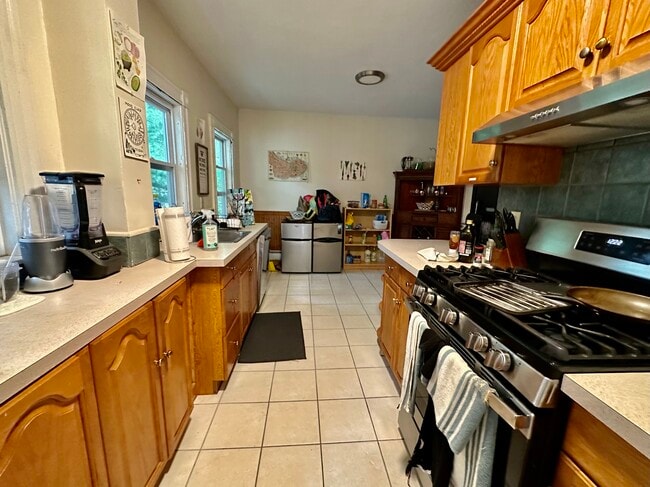 Primary Photo - 16 Curtis Ave