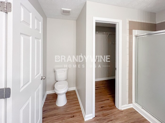 Building Photo - 305 Shadetree Ln