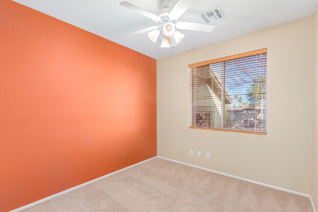 Building Photo - 1462 W. Roadrunner Dr.