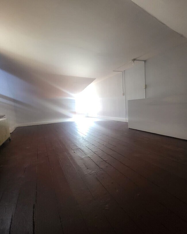 Building Photo - 216 Pearl St