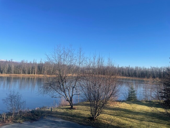 Building Photo - Peaceful Lake life living in this cute uni...