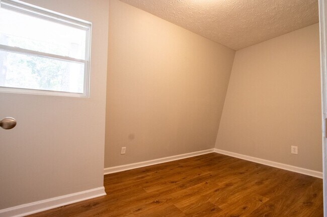 Building Photo - Rustwood