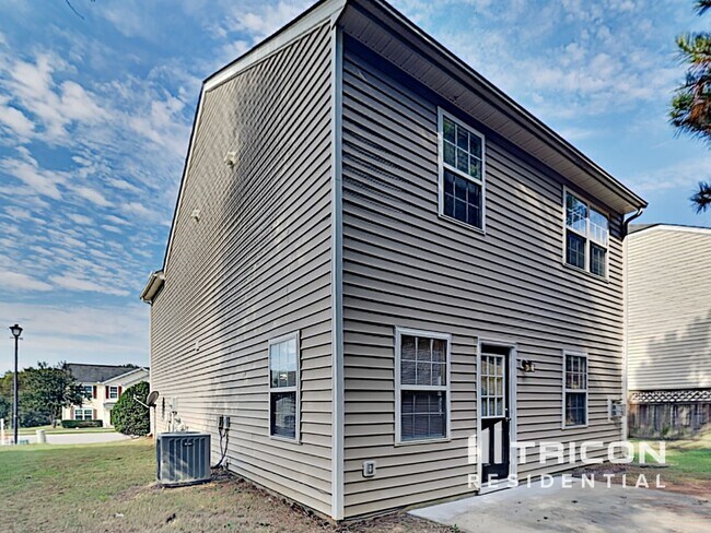 Building Photo - 705 Champion St