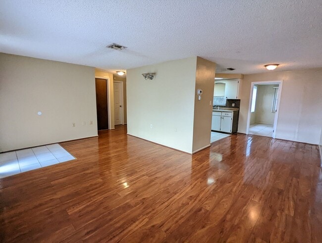 Building Photo - 3 bedroom, 2 FULL bathroom, 1320sq ft home with LVP flooring, spacious kitchen a LARGE backyard w...