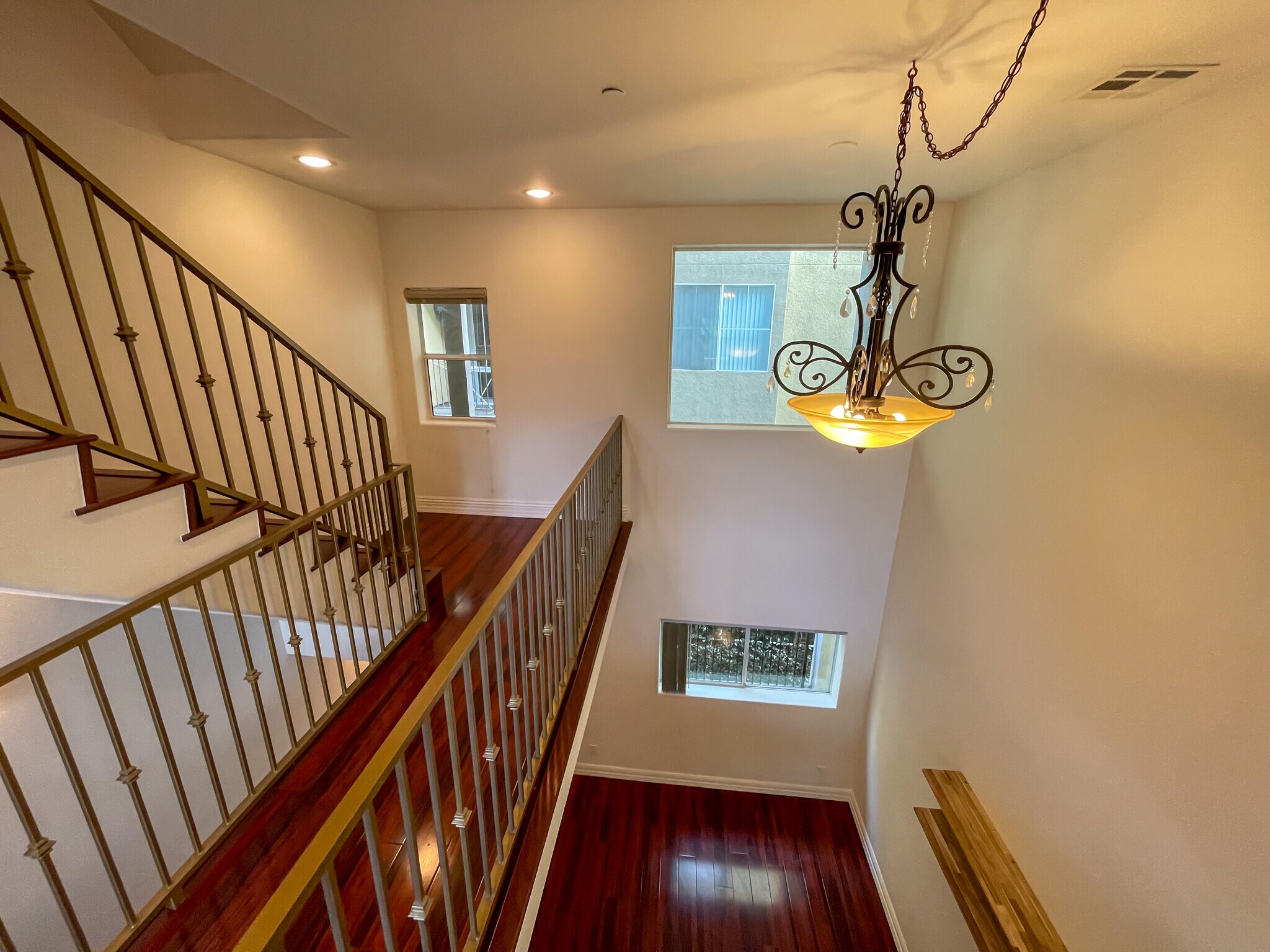 Building Photo - 2027 Beloit Ave