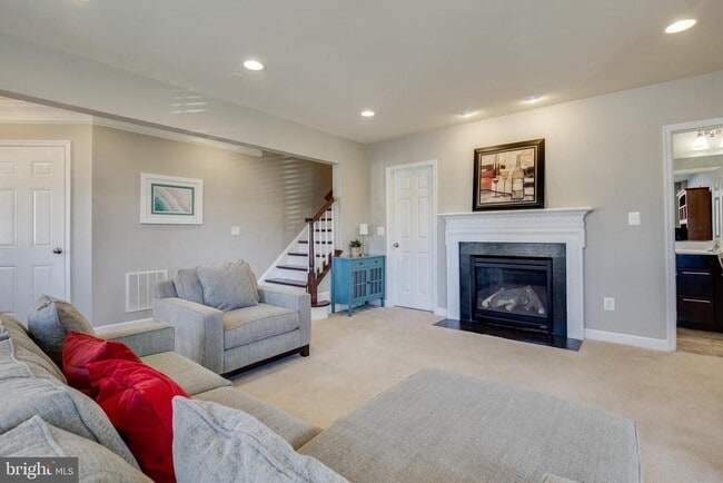 Building Photo - 6301 Ralston Way