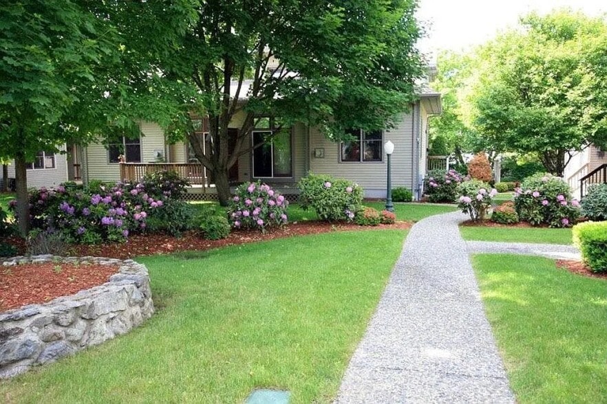Building Photo - 51 Moraine St