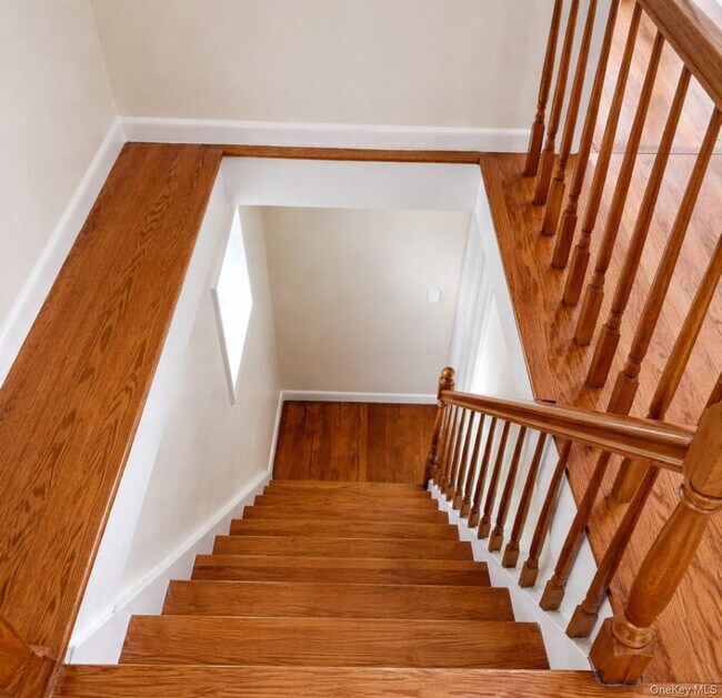 Building Photo - 112 Montrose Dr