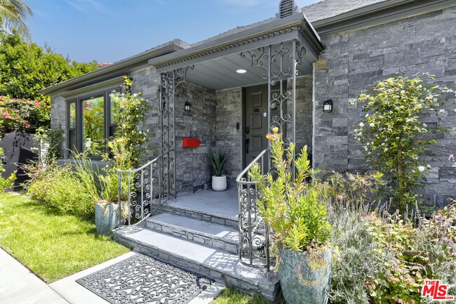Building Photo - 344 S Camden Dr