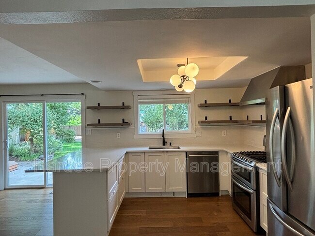 Building Photo - 3511 N Barberry Dr