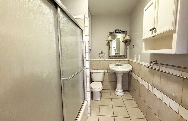 Building Photo - 3251 Bishop St