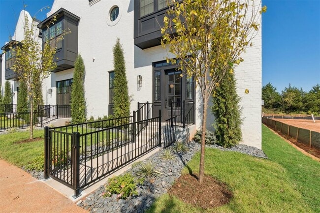 Building Photo - 18835 Selah Wy