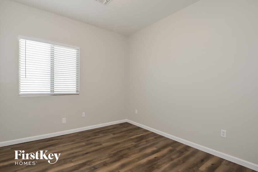 Building Photo - 11366 W Massey Dr