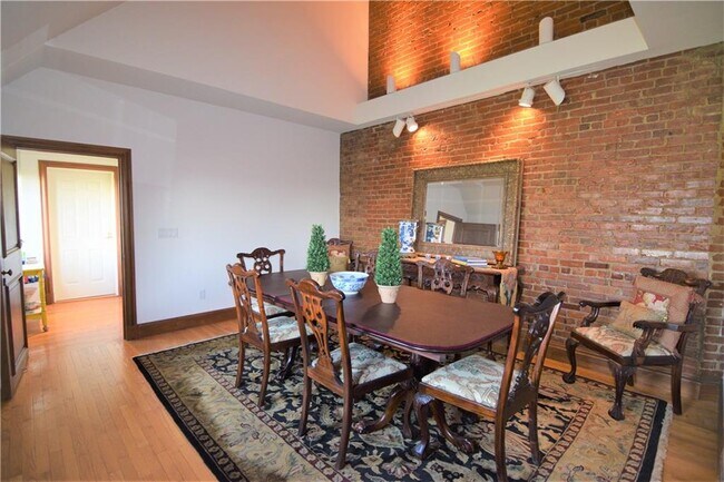 Building Photo - 61 Ledge Rd