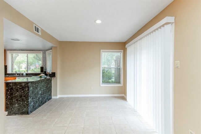 Building Photo - 2458 Parkwood Ln