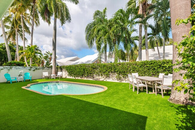 Building Photo - 2725 Meadowlark Ln