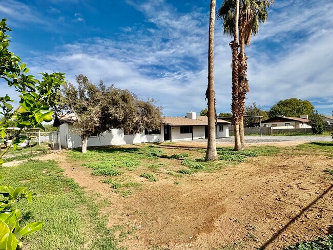 Building Photo - 17220 E Desert Ln