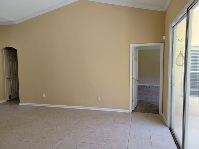 Building Photo - ***TWO WEEKS FREE*** Spacious 3 bed 2 bath Home for rent!