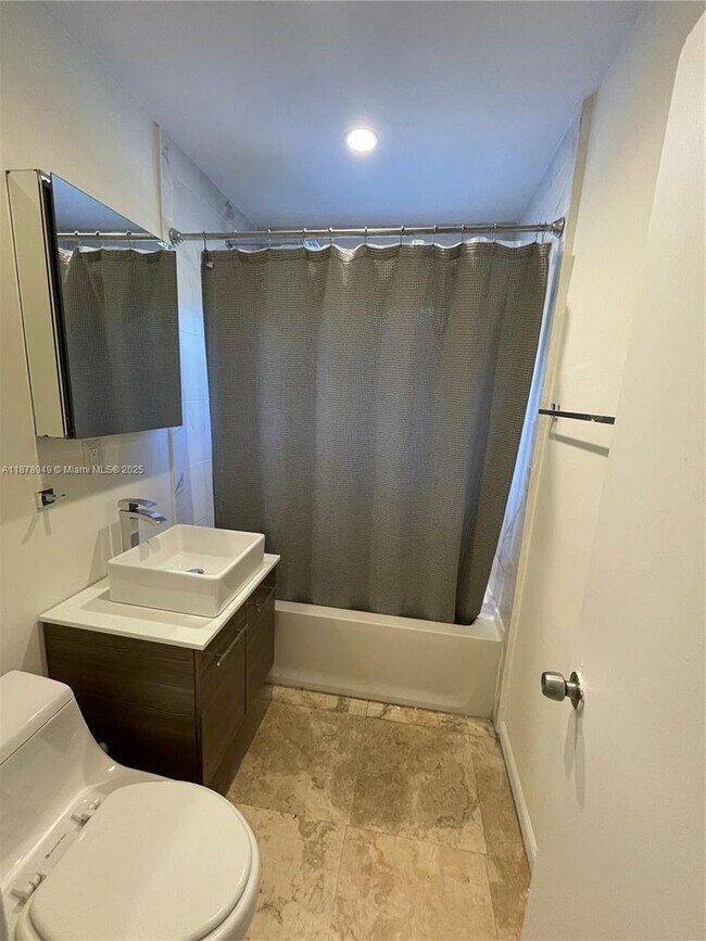 Building Photo - 1107 NE 8th St