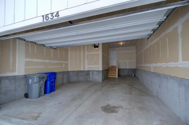 Building Photo - 1634 Gannett Dr