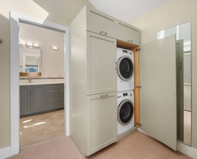 Building Photo - 3bd/3.5ba Mercer Island Home