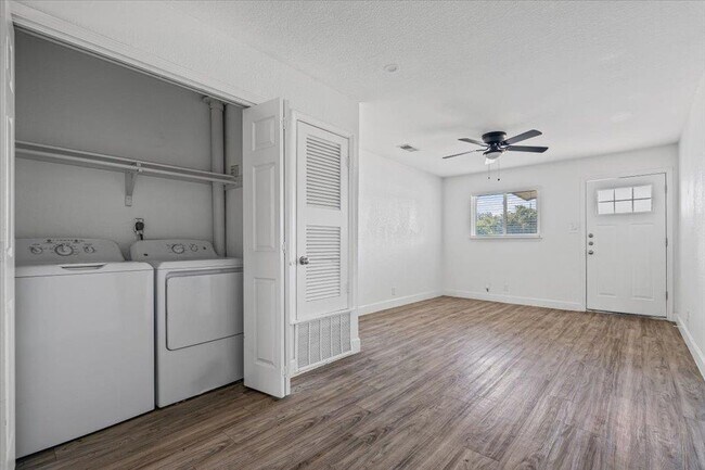 Building Photo - 1304 Falcon Cv